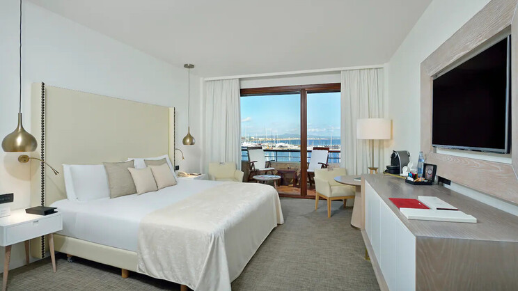 RedLevel Premium Room Sea and Cathedral View 